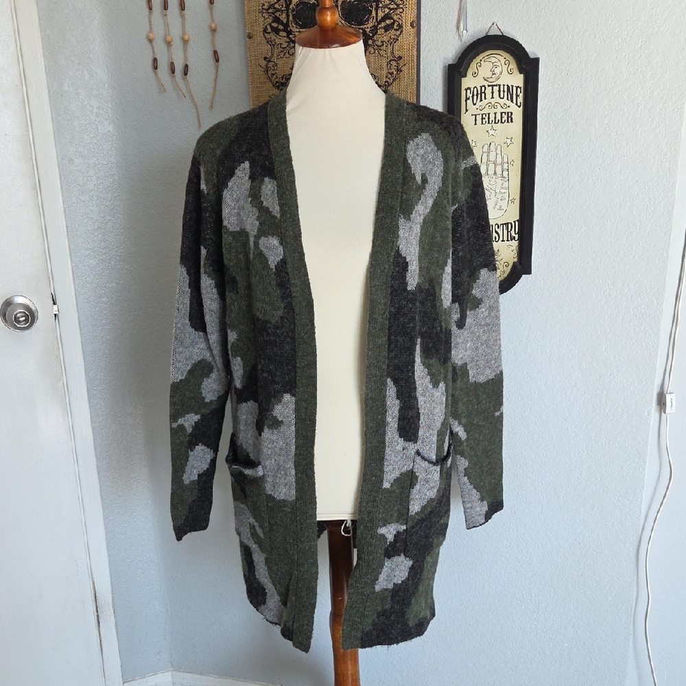 Modern Canvas Green Camouflage Cardigan Sweater Medium